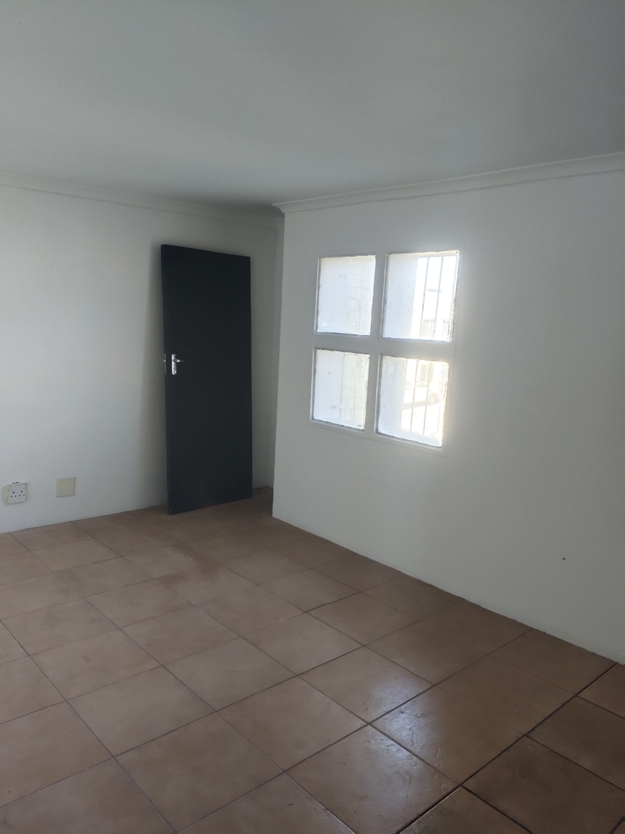 To Let Commercial Property for Rent in Okavango Park Western Cape